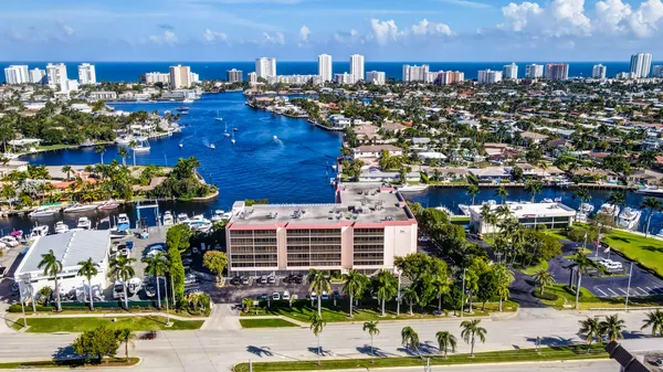 $1,950 | 740 South Federal Highway, Unit 202, Pompano Beach, FL 33062