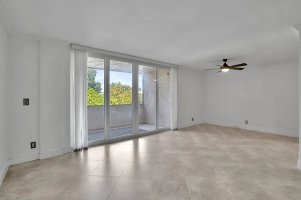 $1,950 | 740 South Federal Highway, Unit 202, Pompano Beach, FL 33062