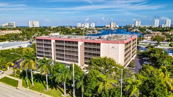 $1,950 | 740 South Federal Highway, Unit 202, Pompano Beach, FL 33062