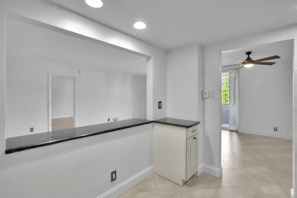 $1,950 | 740 South Federal Highway, Unit 202, Pompano Beach, FL 33062