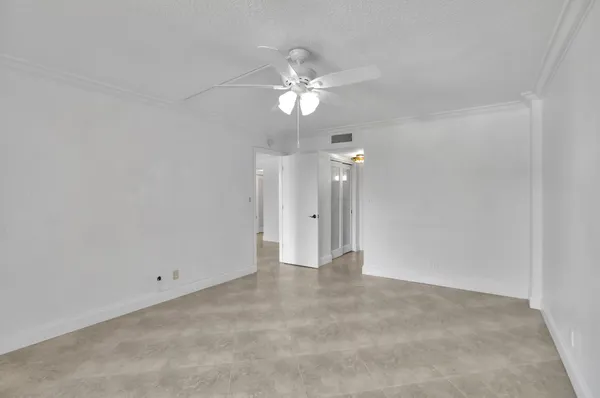 $1,950 | 740 South Federal Highway, Unit 202, Pompano Beach, FL 33062