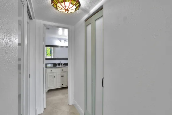 $1,950 | 740 South Federal Highway, Unit 202, Pompano Beach, FL 33062