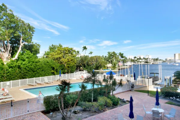 $1,950 | 740 South Federal Highway, Unit 202, Pompano Beach, FL 33062