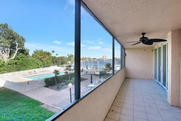$1,950 | 740 South Federal Highway, Unit 202, Pompano Beach, FL 33062