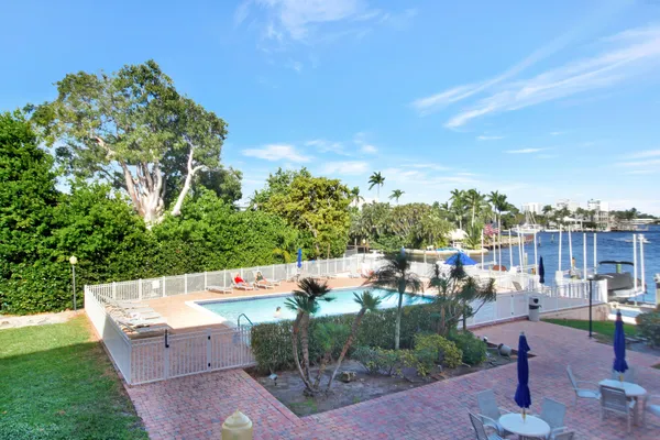 $1,950 | 740 South Federal Highway, Unit 202, Pompano Beach, FL 33062
