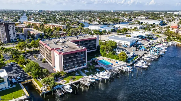 $1,950 | 740 South Federal Highway, Unit 202, Pompano Beach, FL 33062