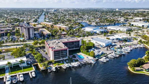 $1,950 | 740 South Federal Highway, Unit 202, Pompano Beach, FL 33062