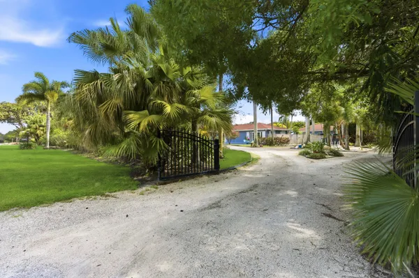 $3,750 | 4268 Maurice Drive, Unit GUEST HOUSE, Delray Beach, FL 33445