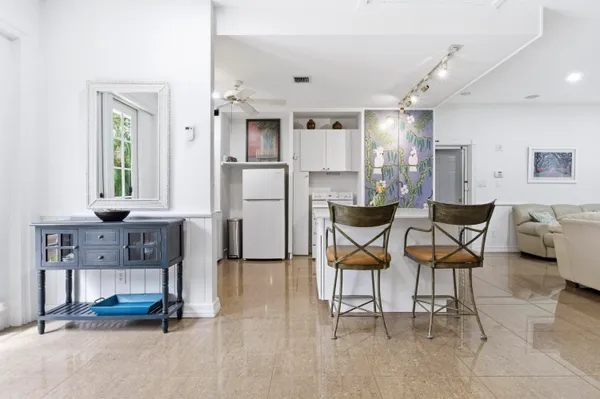 $3,750 | 4268 Maurice Drive, Unit GUEST HOUSE, Delray Beach, FL 33445