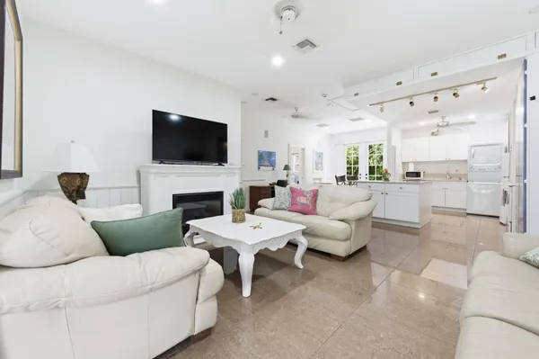 $2,900 | 4268 Maurice Drive, Unit GUEST HOUSE, Delray Beach, FL 33445