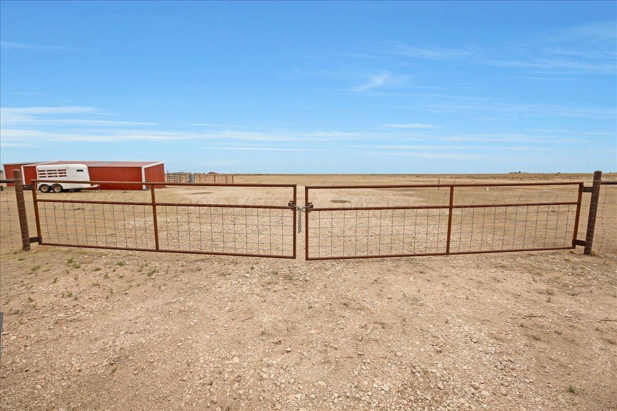 10551 Anderson Road Amarillo, TX 79118 - Photo 22 of 28 a view of a backyard