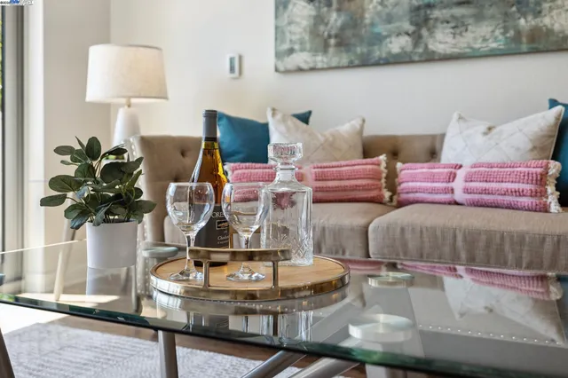 $579,000 | 340 29th Avenue, Unit 204, Oakland, CA 94601