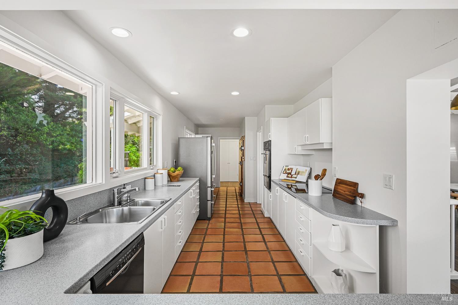 73 Cloud View Road Sausalito, CA 94965 - Photo 13 of 60