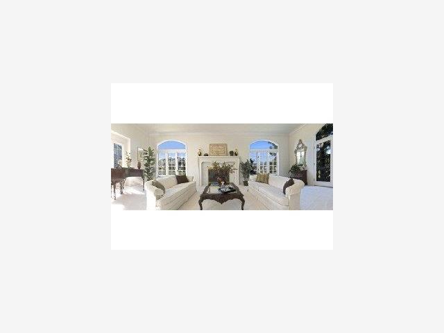 198 Cypress Point Road Half Moon Bay, CA 94019 - Photo 2 of 9 a picture of a room with a sink