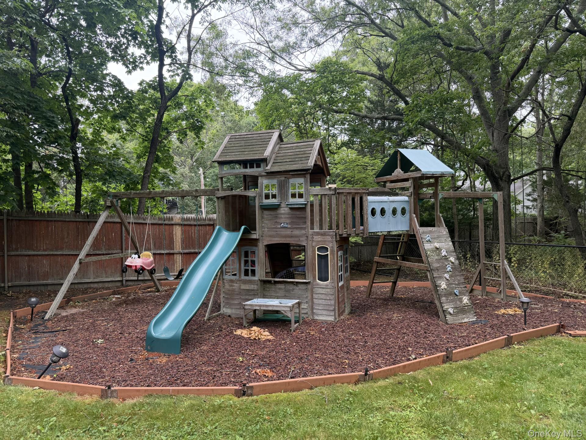9 Pleasant View Road Ridge, NY 11961 - Photo 4 of 9