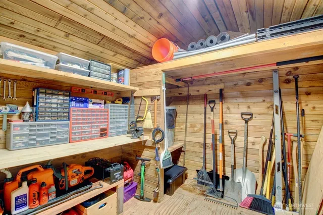 a view of an outdoor space