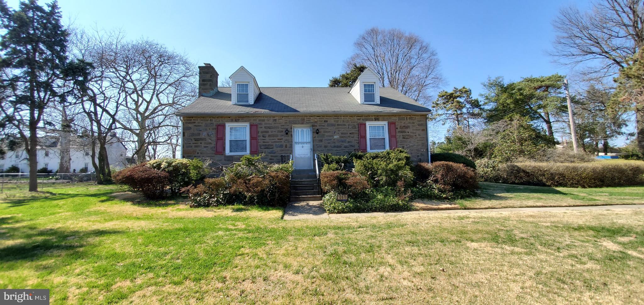 10970 Knights Road Philadelphia, PA 19154 - Photo 2 of 34