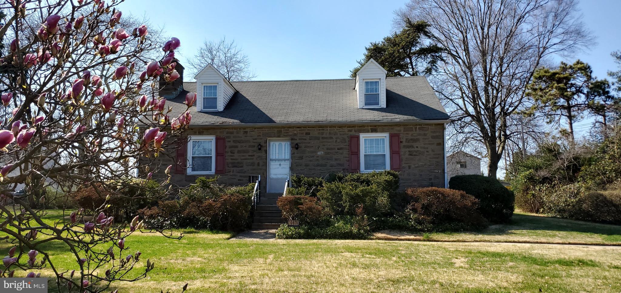 10970 Knights Road Philadelphia, PA 19154 - Photo 3 of 34