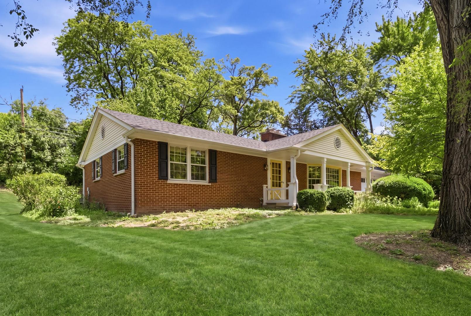 237 Beachview Lane North Barrington, IL 60010 - Photo 2 of 26 a view of a house with a yard