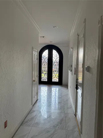 a view of entryway with hall