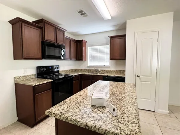 $2,095 | 1904 Fairbanks Drive, Princeton, TX 75407