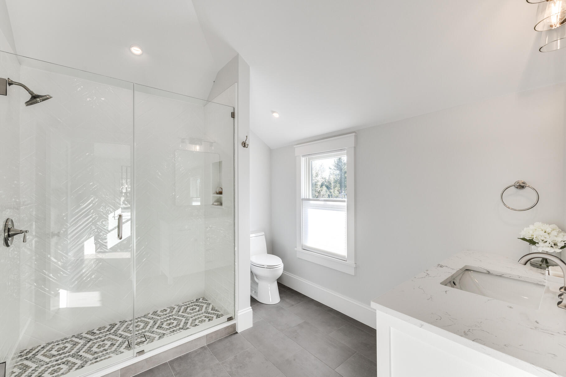 38 Summersea Road Mashpee, MA 02649 - Photo 29 of 64 a bathroom with a bathtub shower sink and toilet