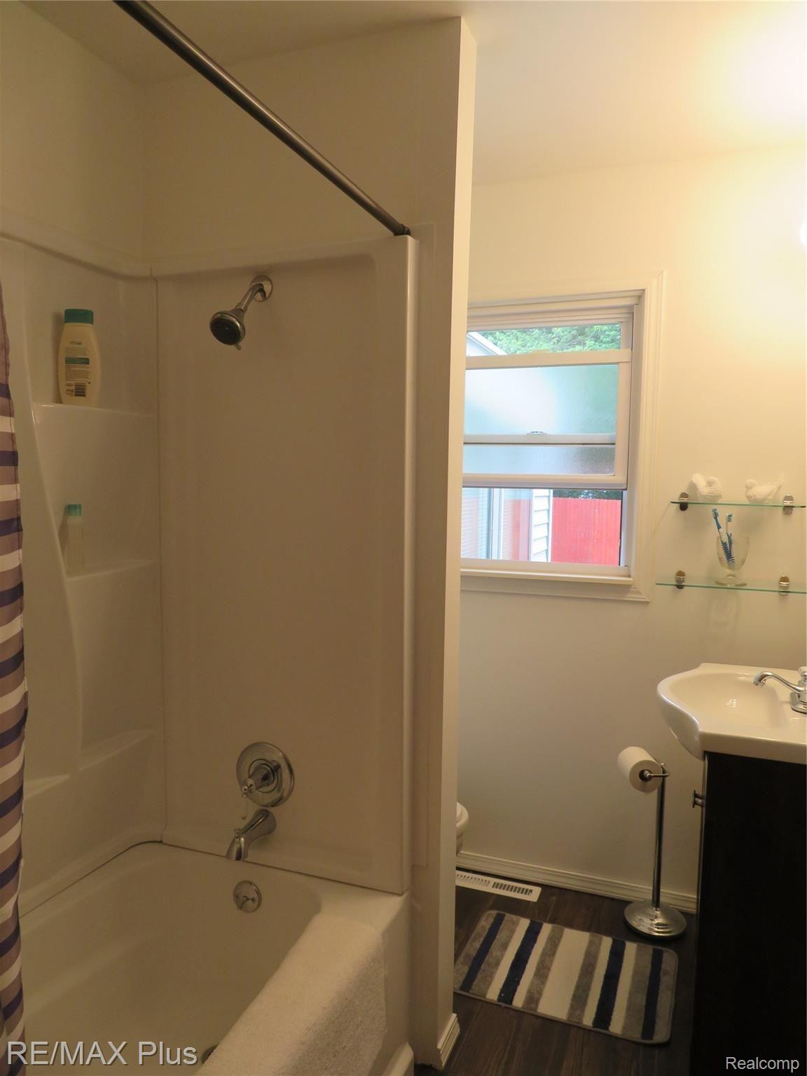 4162 North Belsay Road Flint, MI 48506 - Photo 10 of 16 IMG_2023.JPG