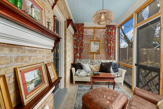 3022 Thayer Street Evanston, IL 60201 - Photo 15 of 23 a living room with furniture and a window