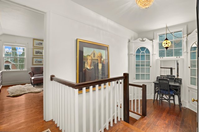 3022 Thayer Street Evanston, IL 60201 - Photo 21 of 23 a view of a livingroom with furniture and hardwood floor