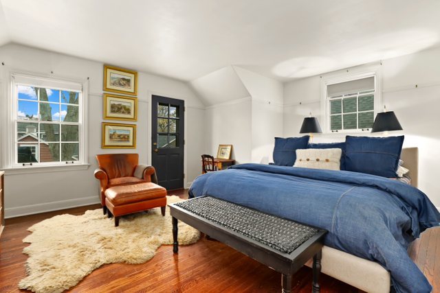 3022 Thayer Street Evanston, IL 60201 - Photo 22 of 23 a bedroom with furniture and a window