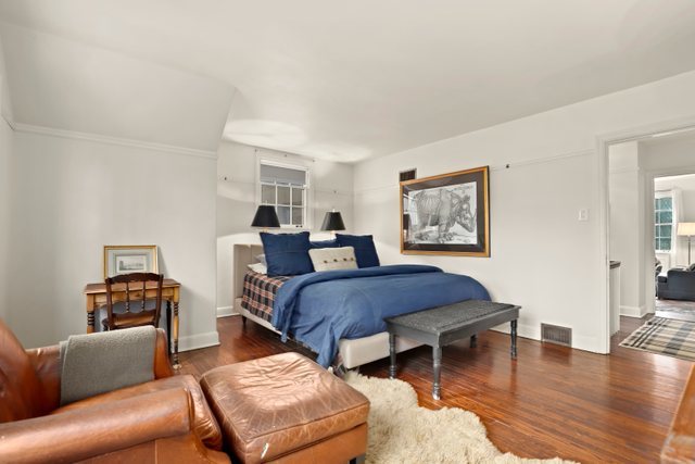 3022 Thayer Street Evanston, IL 60201 - Photo 23 of 23 a living room with furniture and wooden floor