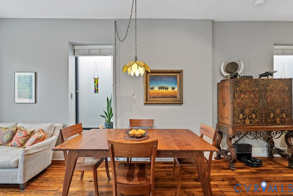 215 West 3rd Street Farmville, VA 23901 - Photo 21 of 52 a dining room with furniture and window