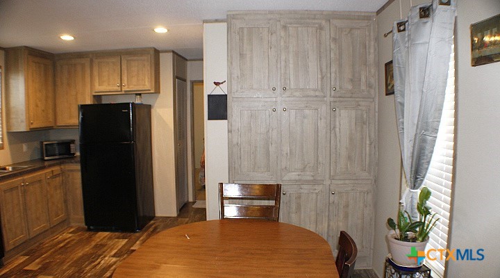 12240 Fm 1383 Schulenburg, TX 78956 - Photo 17 of 24 a bed room with a bed and a potted plant