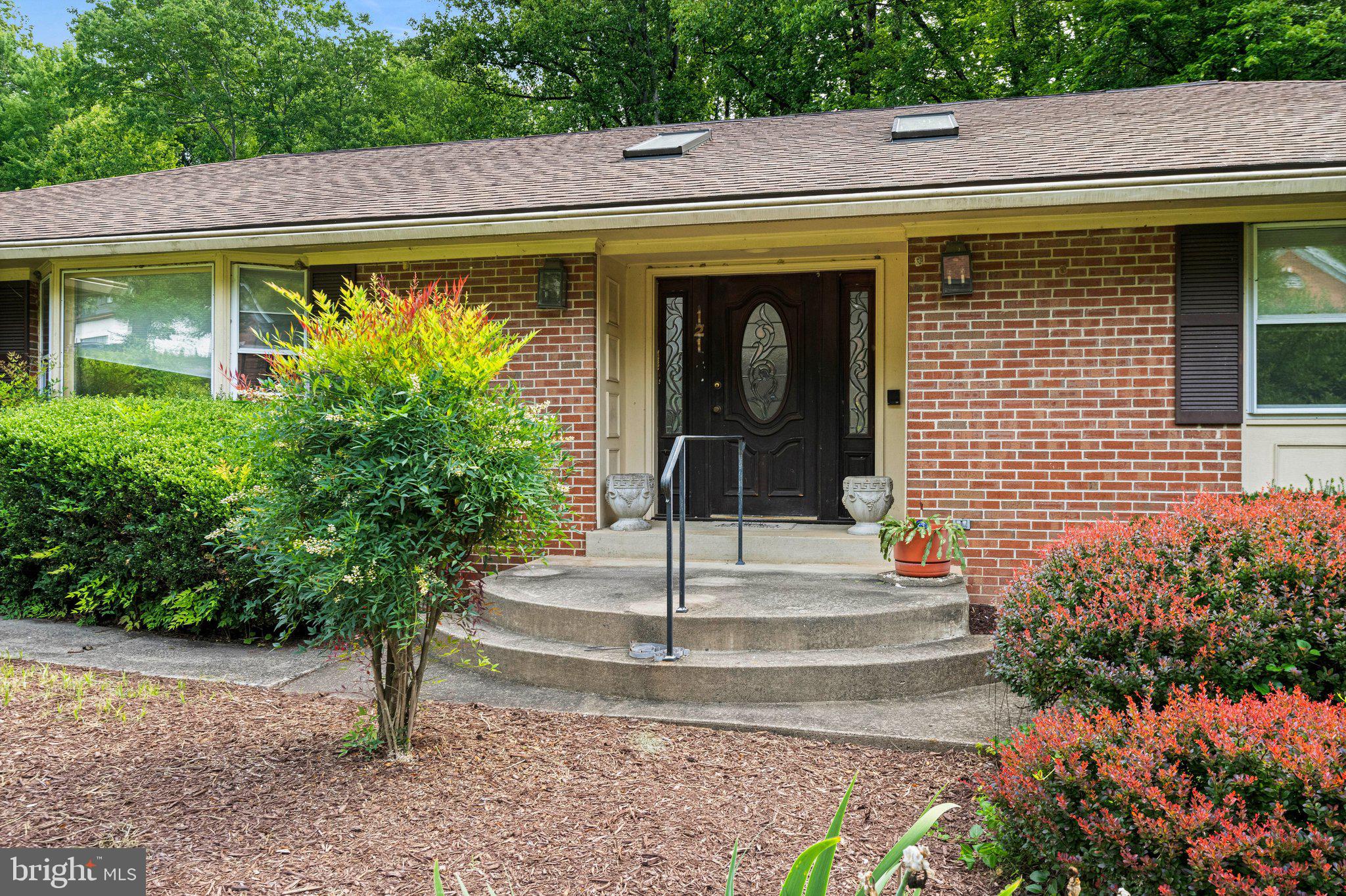 12104 Vale Road Oakton, VA 22124 - Photo 4 of 15