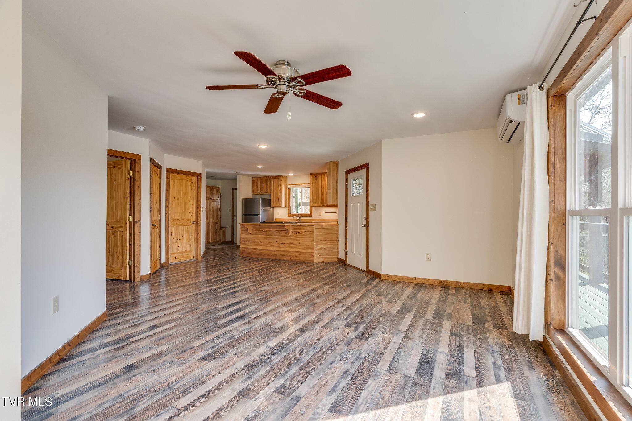 1065 Piercetown Road Butler, TN 37640 - Photo 11 of 28 004