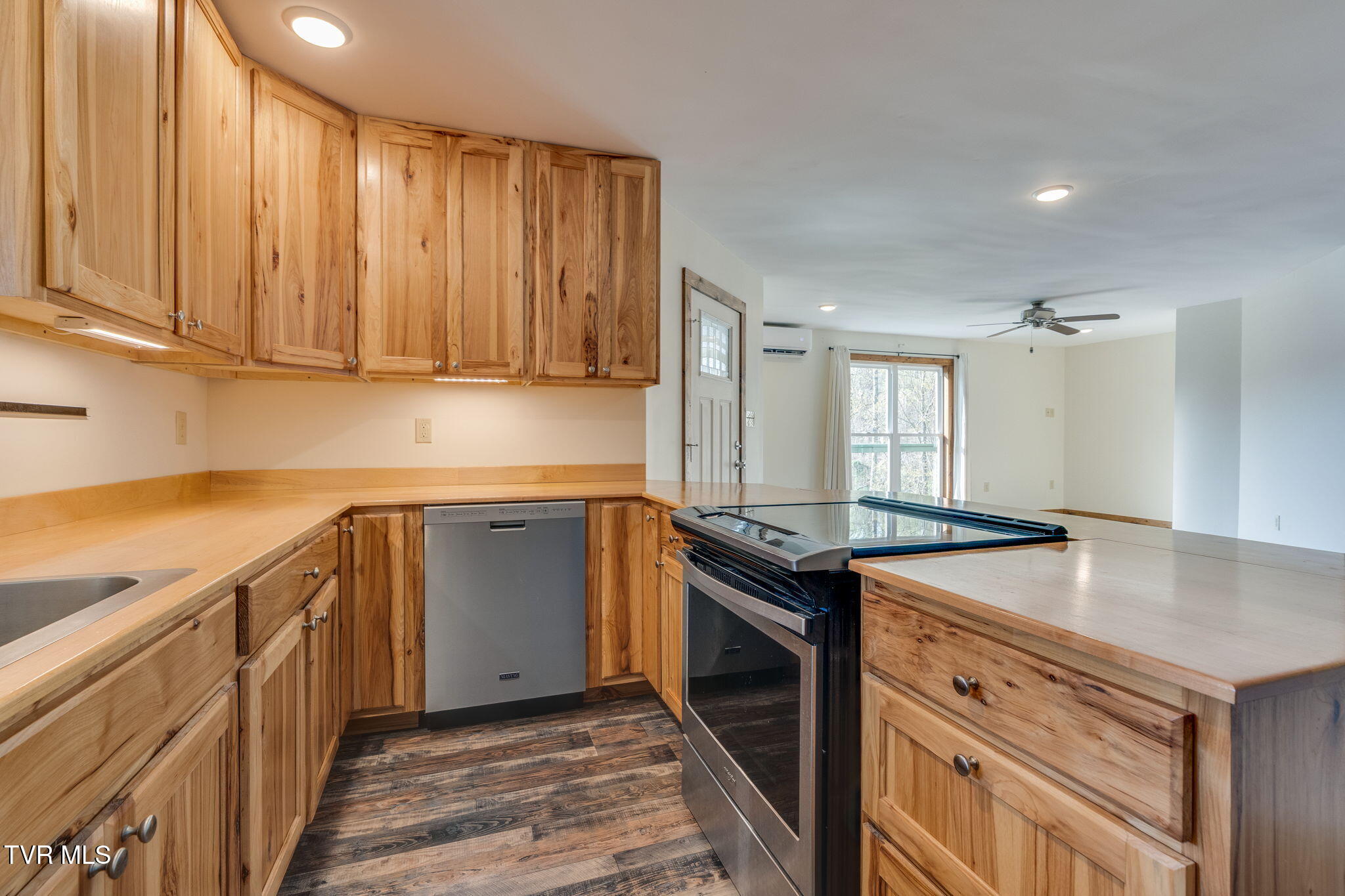 1065 Piercetown Road Butler, TN 37640 - Photo 14 of 28 008