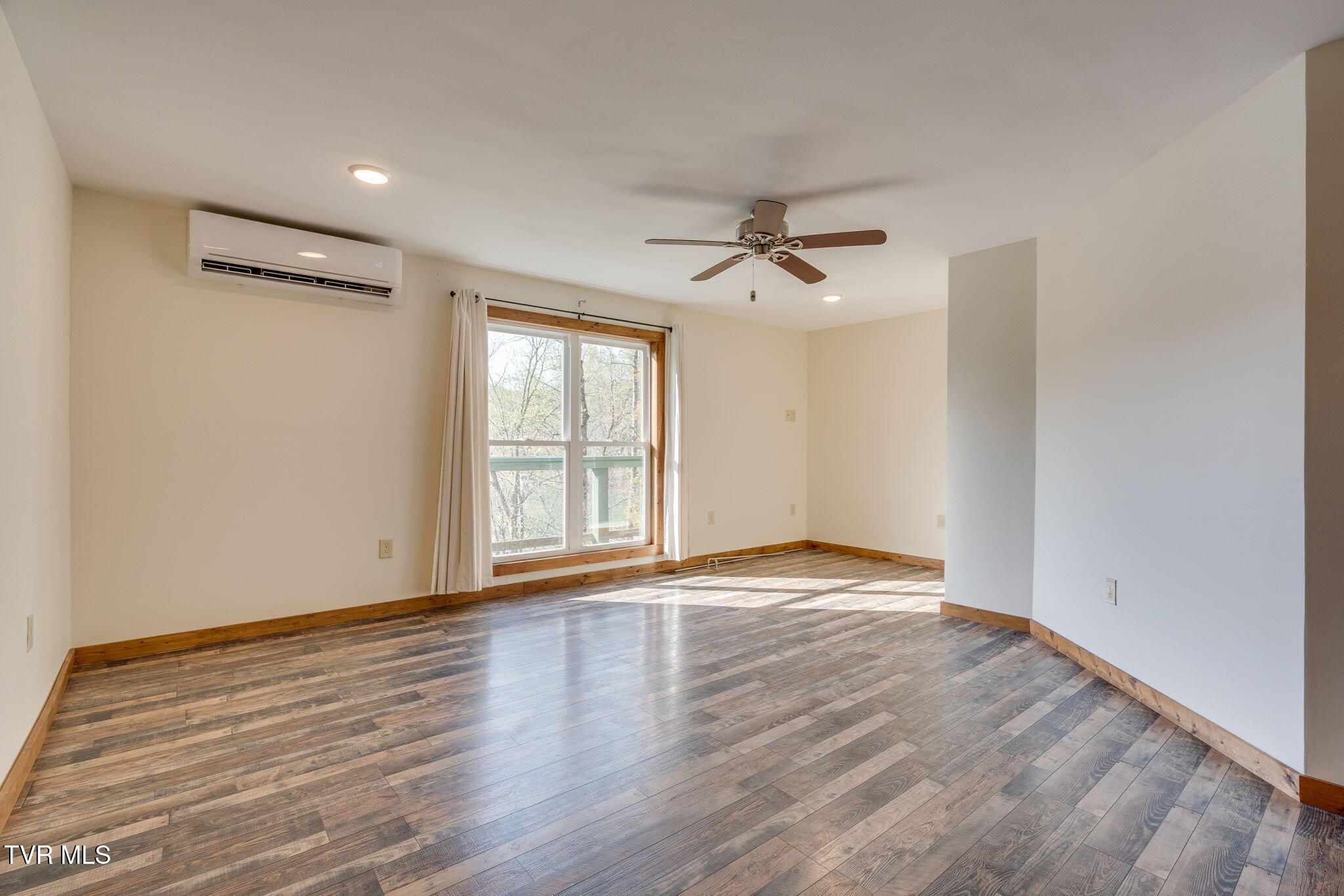 1065 Piercetown Road Butler, TN 37640 - Photo 16 of 28 003