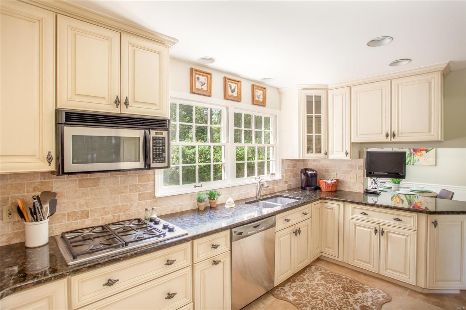 2 Ranch Lane Des Peres, MO 63131 - Photo 8 of 46 Gallery Image 8