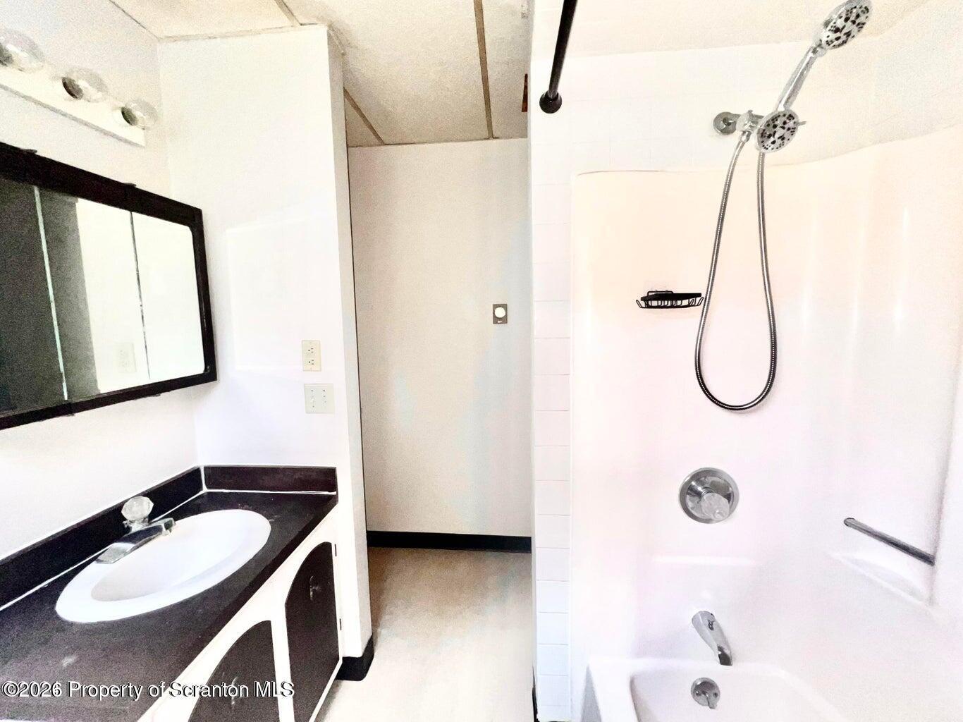 835 Maple Street, Unit B Scranton, PA 18505 - Photo 2 of 7 20240627165645293907000000-o