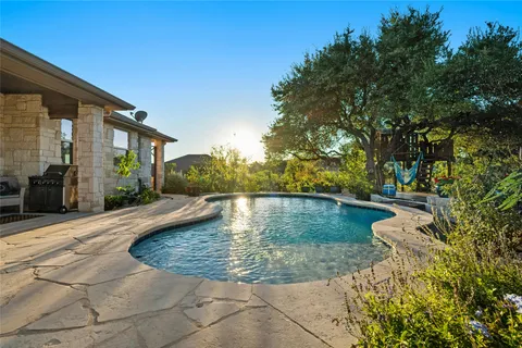 $850,000 | 201 Greenridge Lane, Dripping Springs, TX 78620