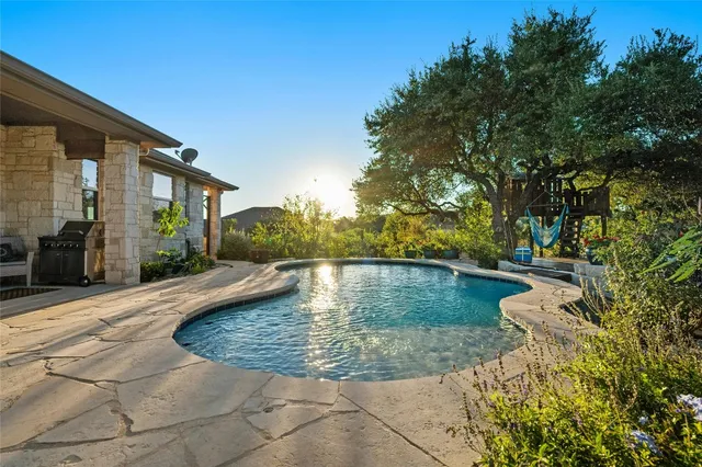 $850,000 | 201 Greenridge Lane, Dripping Springs, TX 78620