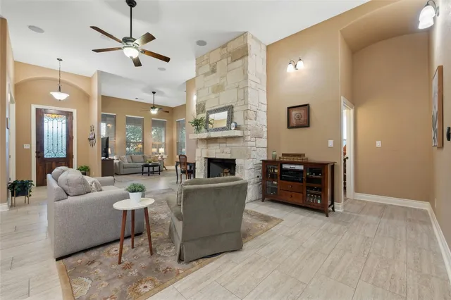 $850,000 | 201 Greenridge Lane, Dripping Springs, TX 78620