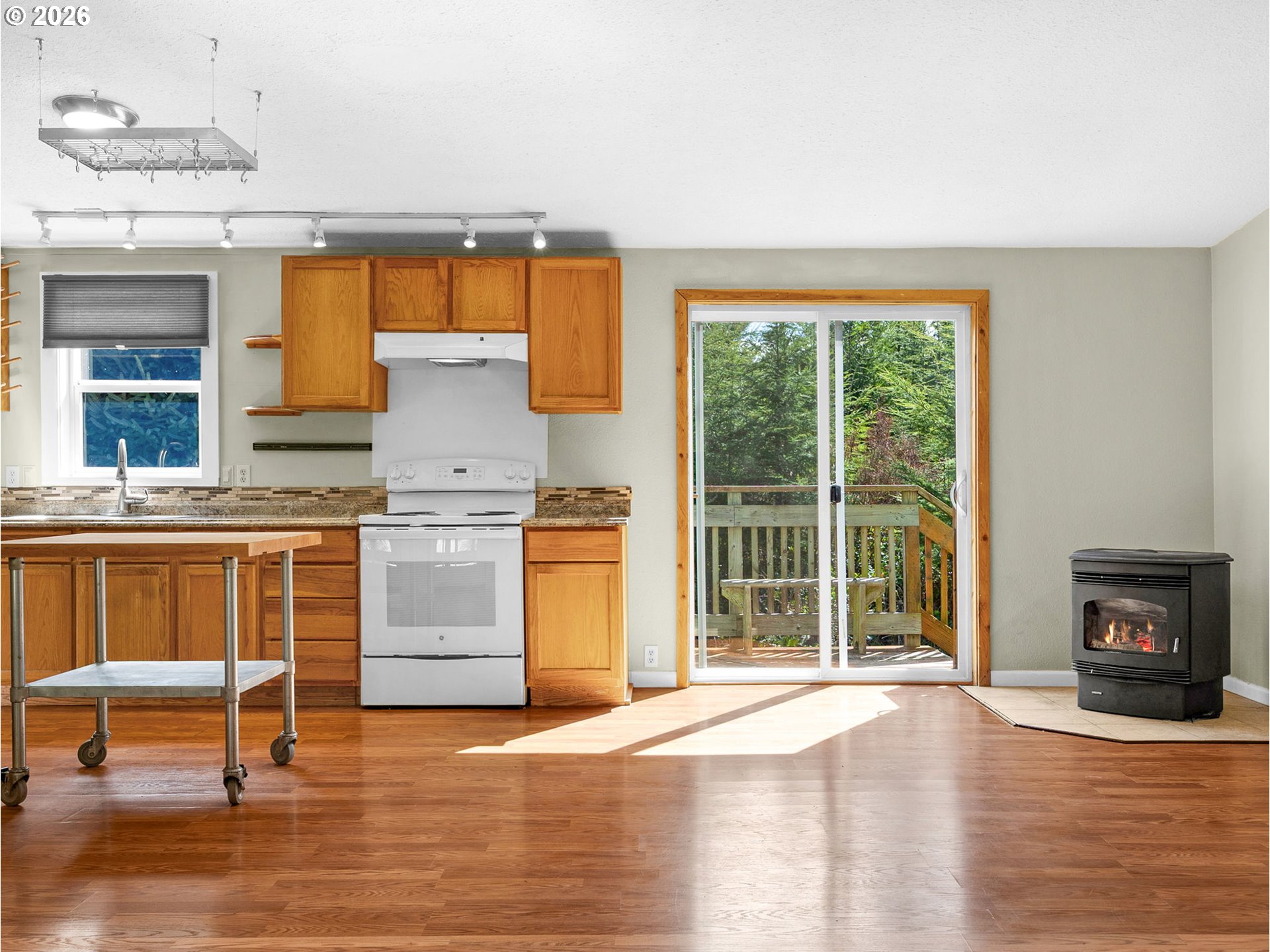 44176 Highway 30 Astoria, OR 97103 - Photo 5 of 32 a kitchen with granite countertop a stove and a refrigerator
