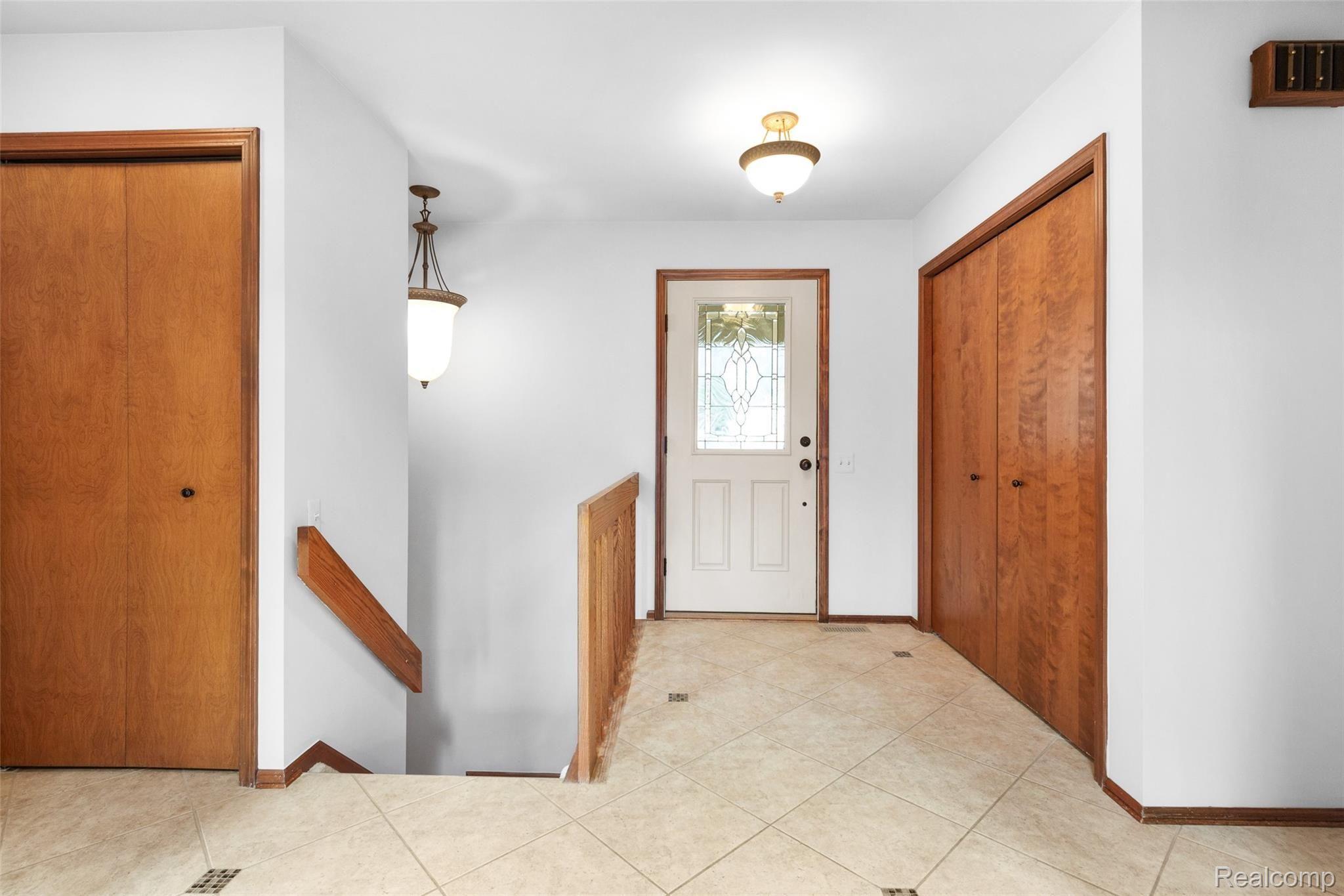 3755 Drahner Road Oxford, MI 48370 - Photo 4 of 35 Entrance.jpg