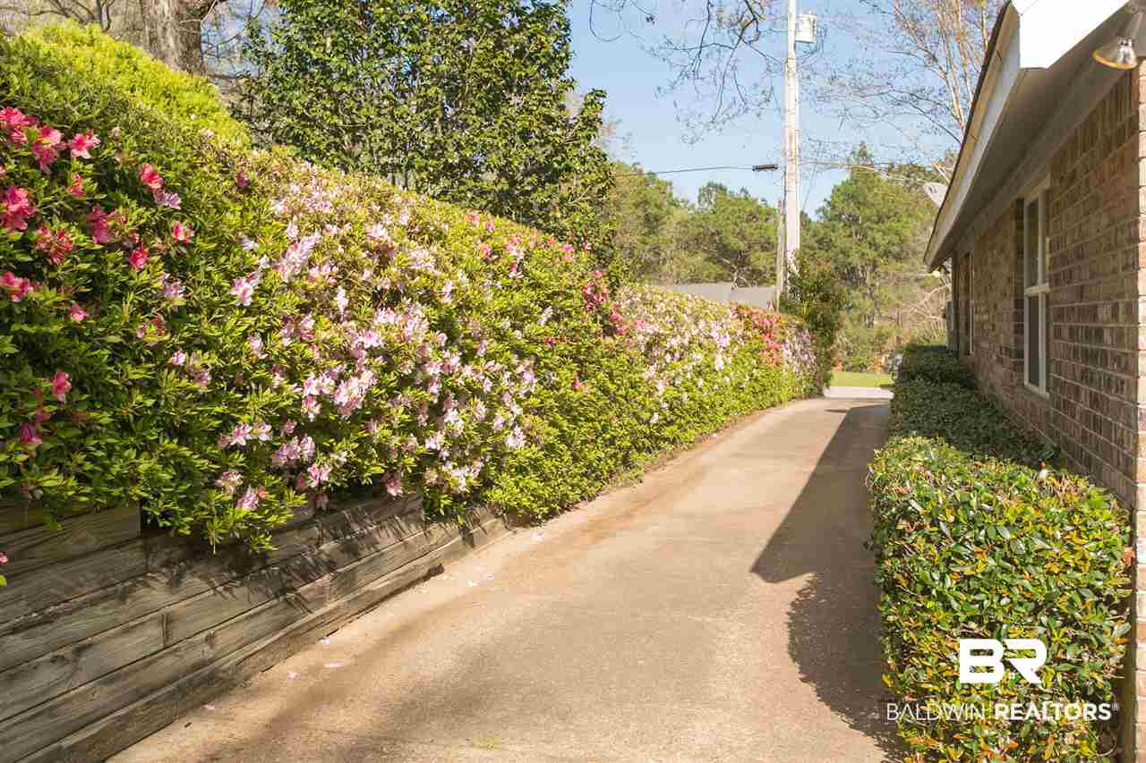 81 Caisson Trace Daphne, AL 36527 - Photo 36 of 40 Driveway