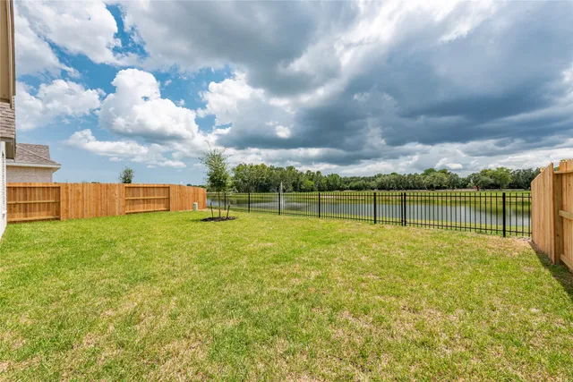 $389,900 | 15307 Laurel Oak Lane, Santa Fe, TX 77517