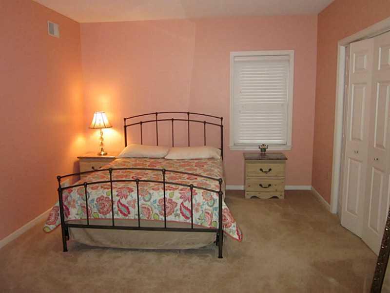 2445 Old Greentree Road, Unit 1B Carnegie, PA 15106 - Photo 9 of 15 Master Bedroom.