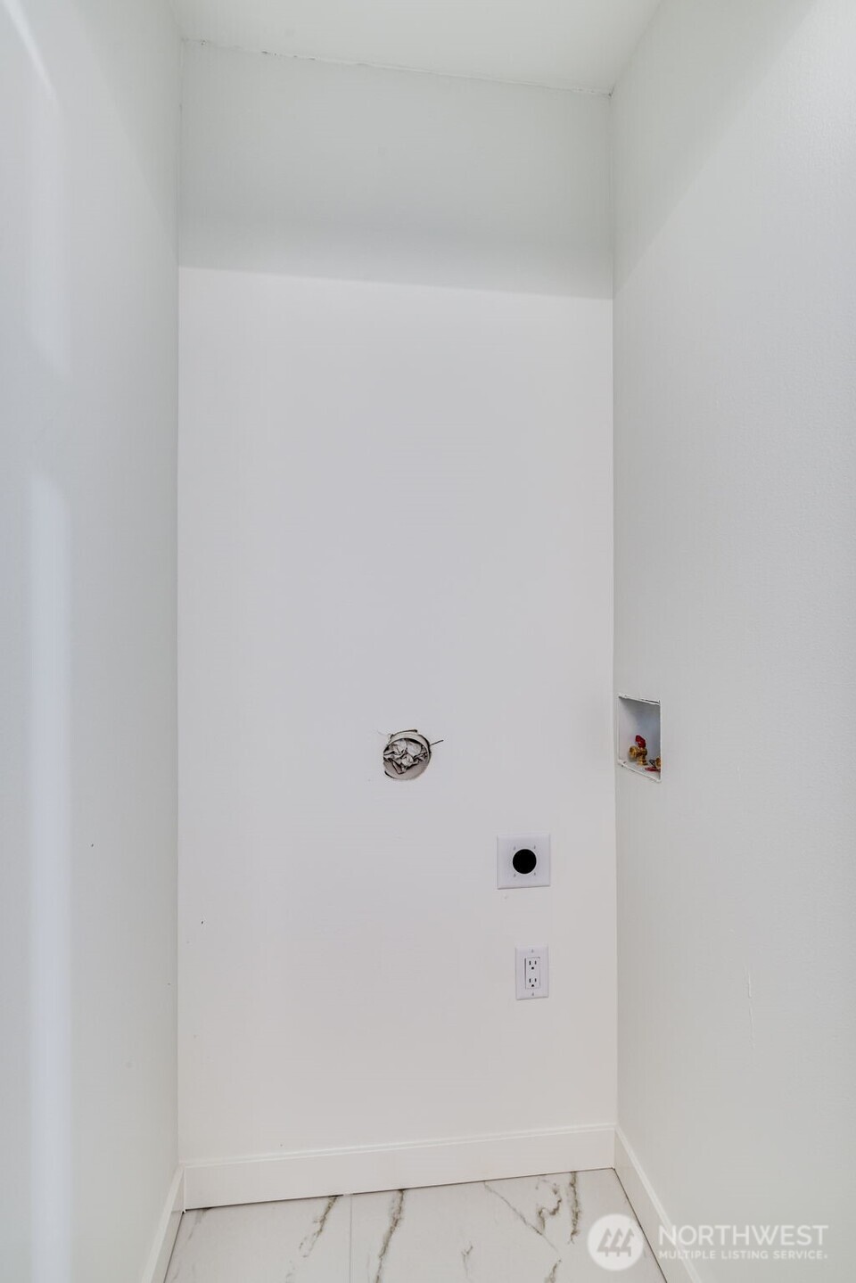 4922 Northeast 20th Place Renton, WA 98059 - Photo 14 of 38 a view of bathroom