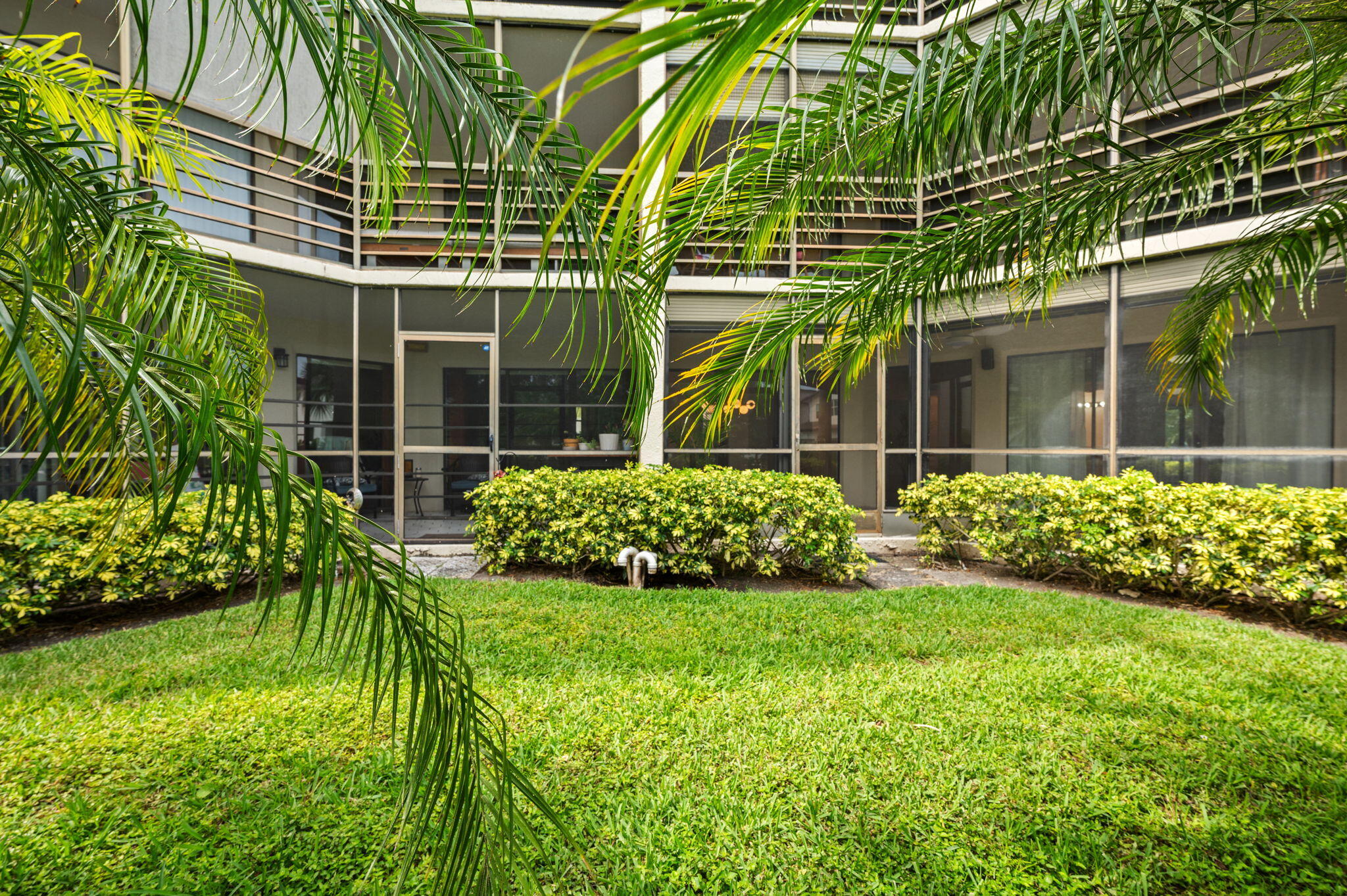 5701 Camino Del Sol, Unit 104 Boca Raton, FL 33433 - Photo 28 of 34 backyard