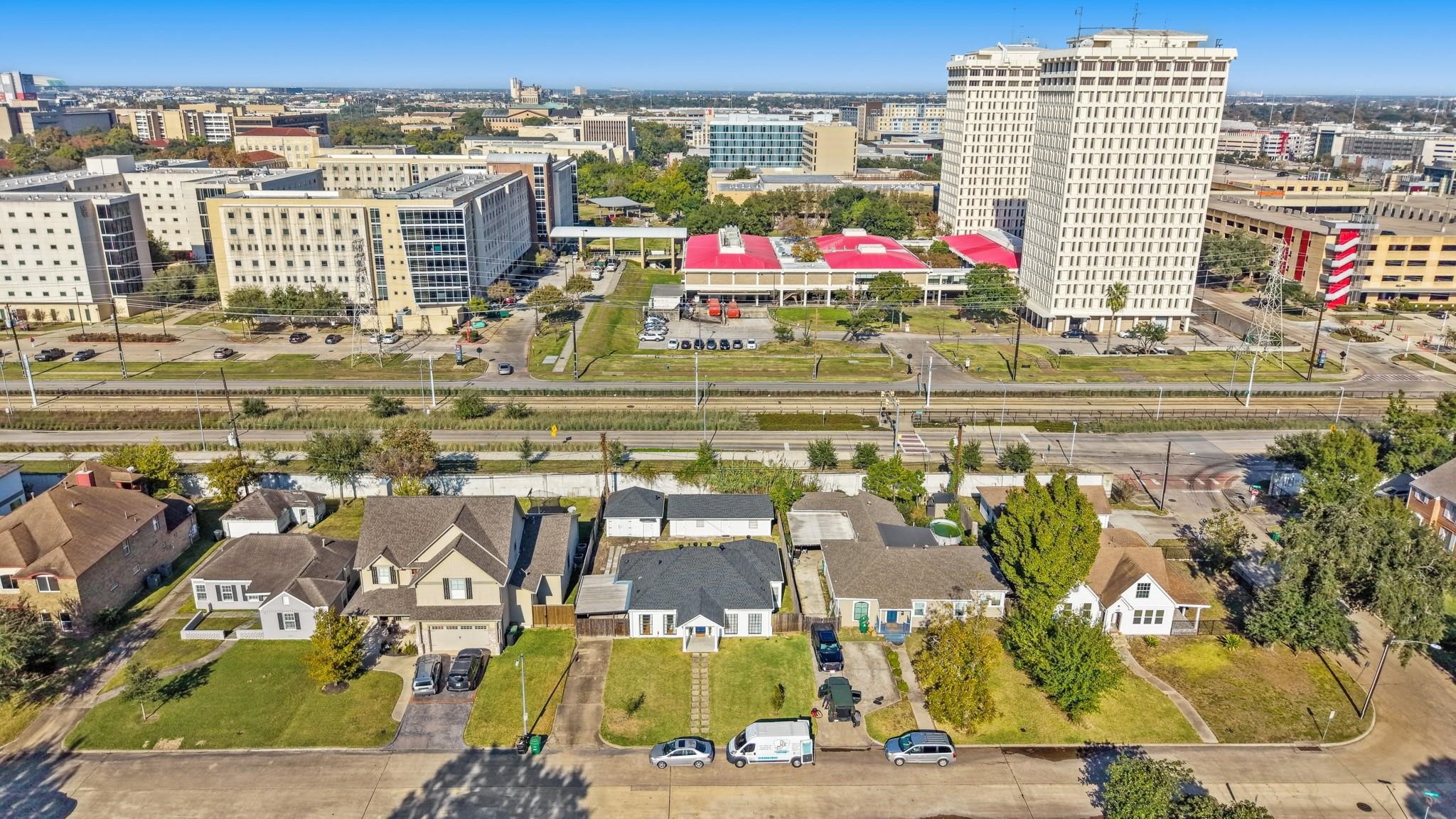 4375 Faculty Lane Houston, TX 77004 - Photo 18 of 24 Perfectly positioned for city living with effortless access to Downtown, the Medical Center, EaDo, Montrose, River Oaks, and every destination inside the Loop.